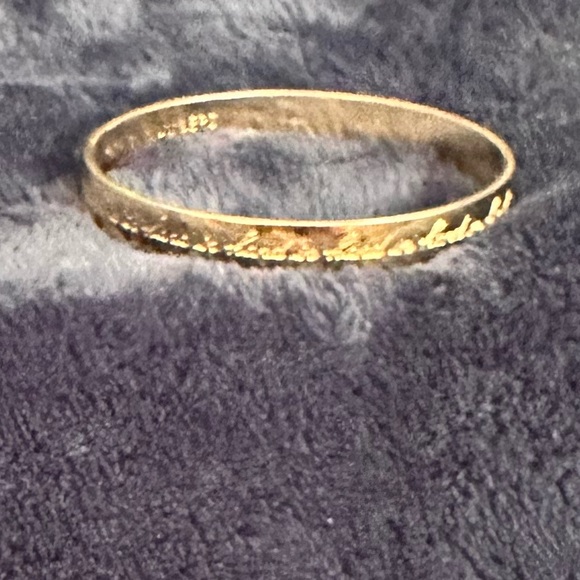 Kate Spade ♠️"THERE'S STRENGTH IN NUMBERS" 14kt Gold Plated Scripted Bangle! - Picture 3 of 5